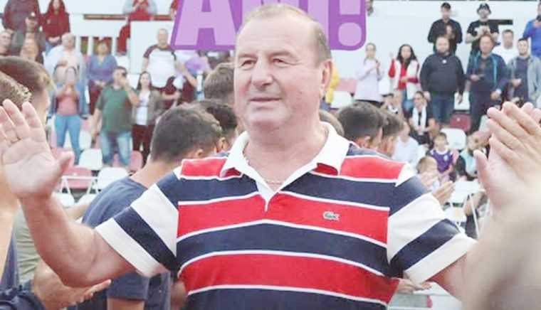 Campionul alb violet Viorel Moiceanu a implinit 72 de ani