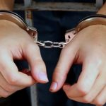 Cinci barbati arestati preventiv dupa ce au rapit si violat o femeie