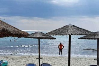 Destinatia de vacanta unde prosoapele abandonate pe sezlonguri pentru a rezerva locuri sunt confiscate