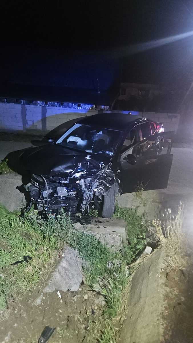 Doua accidente in Arges in timpul noptii Doi tineri raniti transportati cu ambulantele