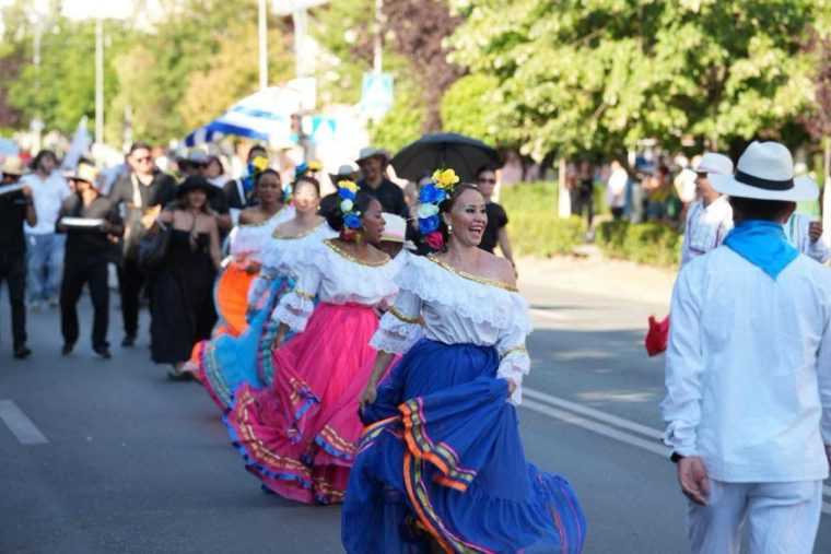 Duminica seara la Pitesti un grandios spectacol de folclor va incheia Festivalul Carpati