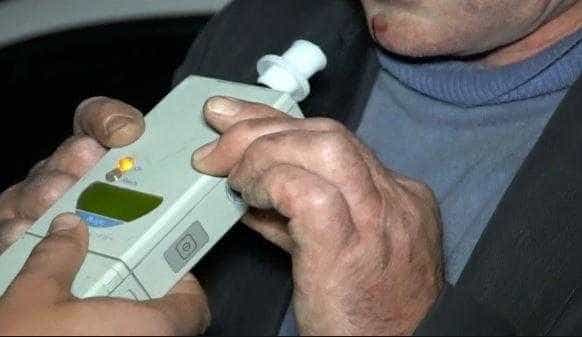 Dupa ce a consumat alcool un argesan a lovit un gard cu masina