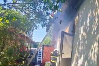 Femeia surprinsa in incendiul de la Leordeni a murit