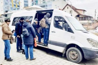 Haos pe ruta Pitesti Costesti tarife exagerate program lipsa al microbuzelor si umilinte din partea soferilor