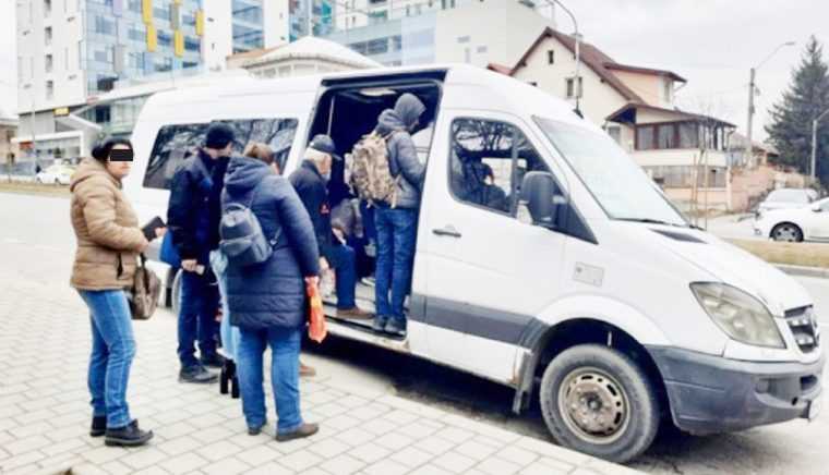 Haos pe ruta Pitesti Costesti tarife exagerate program lipsa al microbuzelor si umilinte din partea soferilor