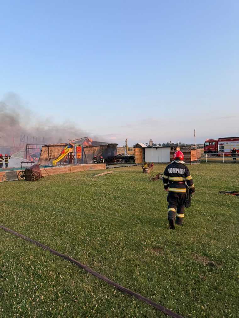 Incendiu la o hala de furaje in zona Conasu Iacob comuna Albota
