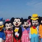 La revedere Mickey Mouse si Stitch pe litoral Amenzi mari si costume confiscate Autoritatile au pornit ofensiva pe plaje