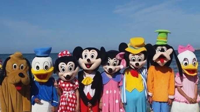 La revedere Mickey Mouse si Stitch pe litoral Amenzi mari si costume confiscate Autoritatile au pornit ofensiva pe plaje