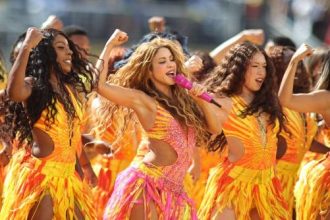O romanca a realizat costumele dansatorilor Shakirei pentru finala Cupei Mondiale FIFA 2026 Cine este Rafaela Pestritu