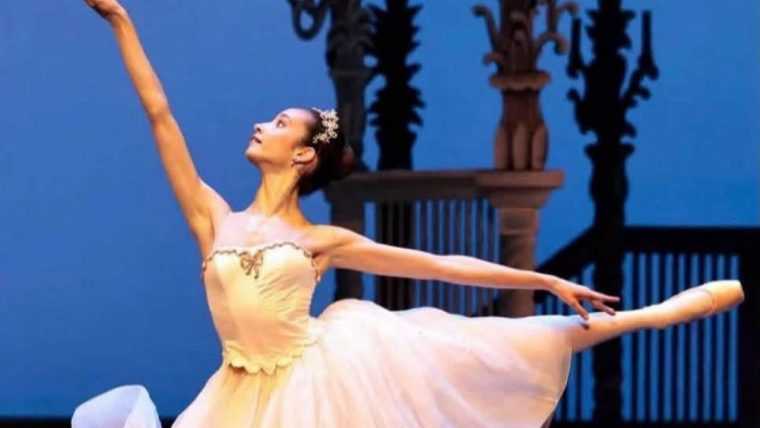 O romanca de 16 ani a scris istorie la Opera din Paris Carina Giorgiu este prima balerina romana admisa in prestigioul corp de balet