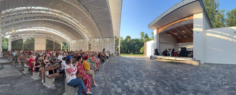 Piteshti Filme si muzica in Parcul Strand Programul de activitati recreative