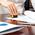 Proiect de lege Romanii ar putea evalua functionarii de la ghiseee direct de pe telefonul mobil