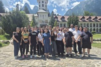 Seminaristi din Arges participanti la tabara de prevenire a traficului de persoane de la Manastirea Caraiman