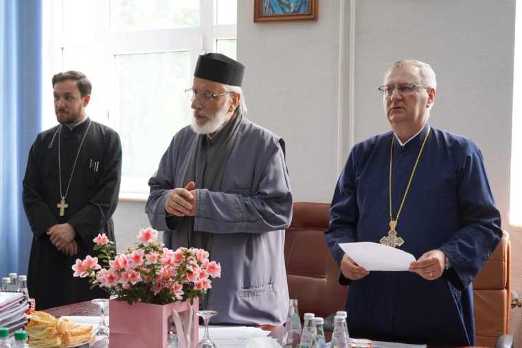 Studentii de la specializarile Teologie Asistenta Sociala si Arta Sacra au sustinut examenul de finalizare a studiilor