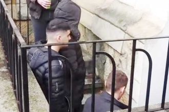 Talharii cu masca de la sala de jocuri au fost condamnati Complicele a primit o pedapsa mai mare decat autorul direct pentru fapta comisa in Campulung