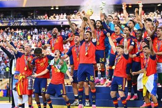 Trofeul mondial a ajuns la Madrid Campionii lumii au fost primitica niste monarhi