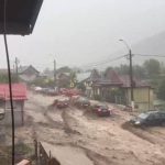 Viitura puternica in Bustenii strazi inundate trafic ngreunat pe DN1