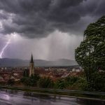 Vremea se schimba rapid in Romania ANM a emis numeroase alerte de furtuni si vant puternic inclusiv avertizari nowcasting