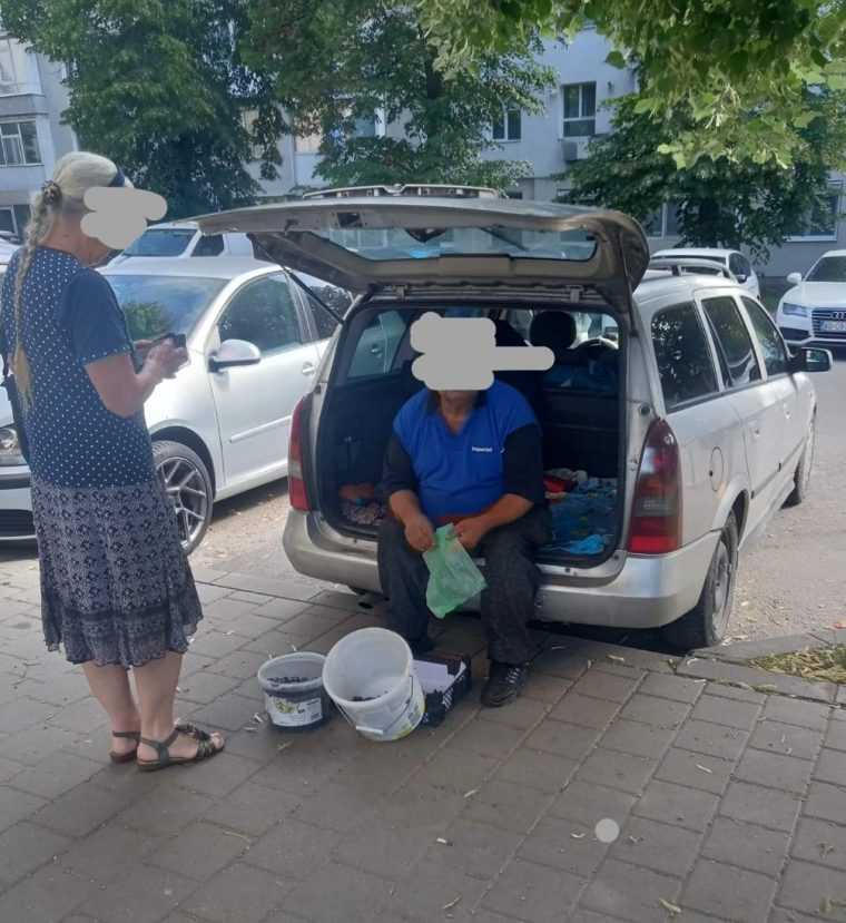 Zece persoane sanctionate de Politia Locala Pitesti pentru vanzarea de alimente in locuri neautorizate
