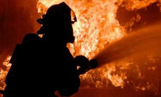incendiu devastator la manastirea bisericani un barbat a fost descoperit carbonizat pompierii se lupta cu flacarile