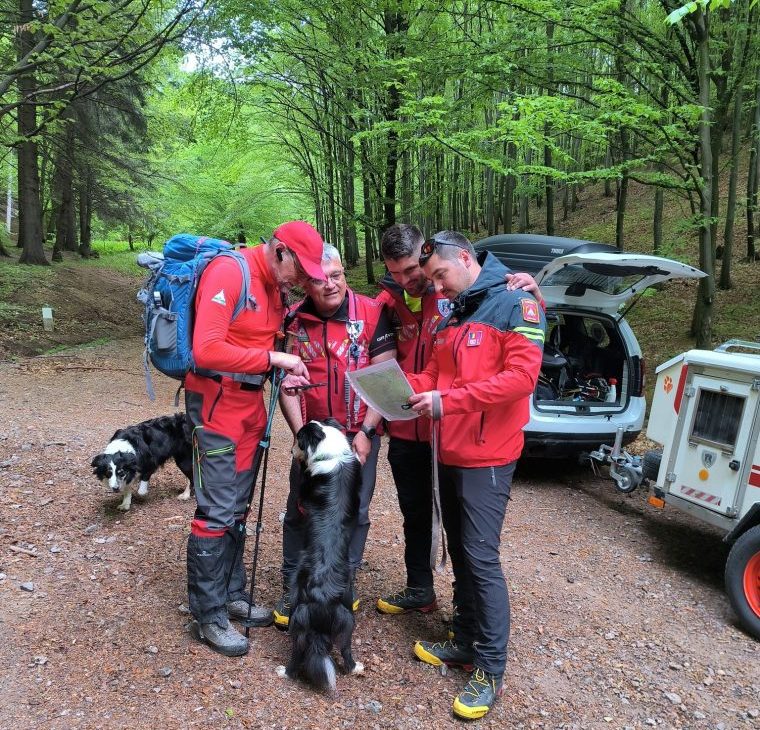 patru alpinisti s au prabusit aproximativ 10 metri in busteni iar o persoana a murit