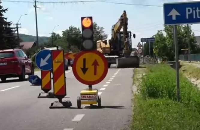 semafoare noi pe dn 73 nu intre campulung si fundata ci la schitu golesti