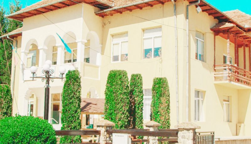 una rece alta fierbinte in muscel la cetaten opinii rezervate asupra situatiilor financiare iar la mihaiesti neconformitati semnificative