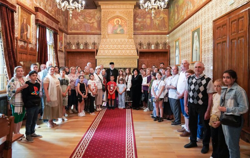 48 de pelerini din satul natal al IPS Calinic in vizita la Eparhia Argesului si Muscelului