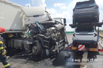Accident cu trei camioane pe Drumul Expres la Oarja