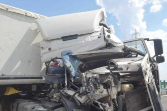 Accident pe Drumul Expres la Oarja cu implicarea a trei TIR uri Video