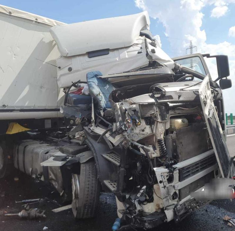 Accident pe Drumul Expres la Oarja implicand trei TIR uri