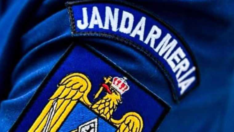 Adolescent de 14 ani surprins cu un briceag si doi litri de benzina la intrarea in Judecatoria Medgidia