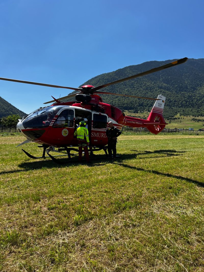 Adolescent de 16 ani evacuat cu elicopterul dupa o luxatie la Varfal La Om