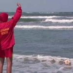 Alert pe litoral valuri de peste 15 metri i cureni puternici Un brbat a decedat n Mamaia Nord