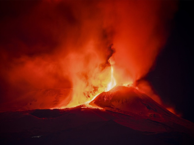 Atenzionare MAE pentru romanii care calatoresc in Sicilia eruptia vulcanului Etna afecteaza zborurile Aeroportul din Catania este inchis