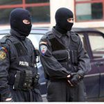 Aur bani si un ceas de lux ce au descoperit anchetatorii in locuintele suspectilor din cazul drogurilor transportate cu TIR ul