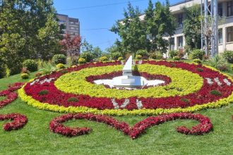 Cel mai mare ceas floral din Romania a fost inaugurat la Pitesti