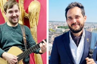 Cuvant si Taine o rubrica de pr dr Rafael Vintila Andrei Tase In Biserica muzica ar trebui sa ajute oamenii sa intre in rugaciune si sa i conduca spre Dumnezeu
