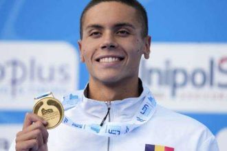 David Popovici medalie de aur la 200 de metri liber la Europenele din Paris O performanta istorica pentru inotatorul roman