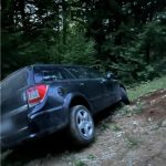 Doi tineri au ramas cu masina defecta pe un drum forestier din Arefu Jandarmii montani i au transportat in siguranta