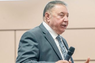 Ducele de Albota critica dur pe Bolojan Primar cu 6000 de lei pe luna dom le Ce primar este acesta