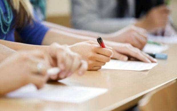 Examenul suplimentar pentru admiterea la liceu a fost eliminat de Camera Deputatilor Elevii nu vor mai sustine doua probe