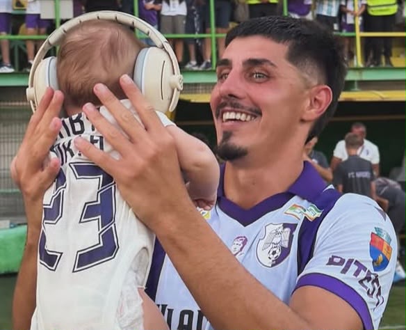 Fiul fotbalistului Florin Borta atrage atentia pe stadion si captiva toate privirile