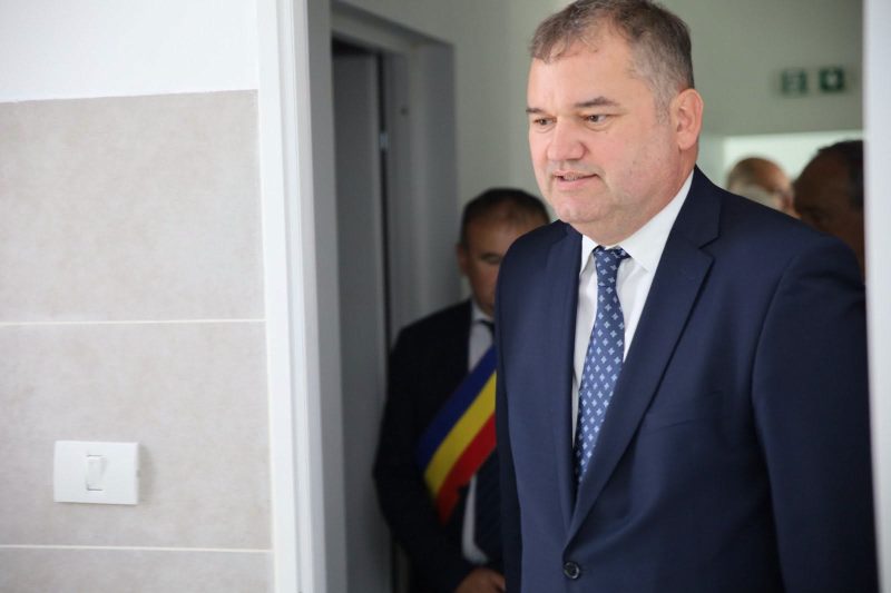 Haos in intreaga tara din cauza unei noi legi Numerosi consilieri si angajati din administratia publica si au dat demisia fara motiv