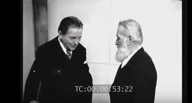 IMAGINI RARE George Enescu si Constantin Brancusi filmatzi la Paris in 1947 la Ambasada Romaniei