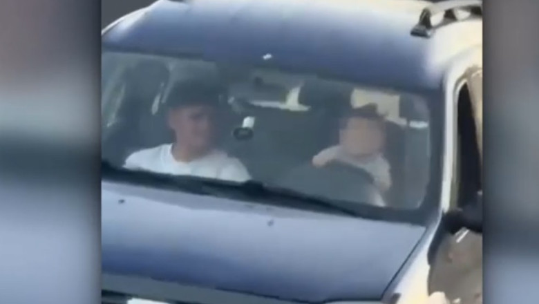 Imagini uluitoare in Vrancea Un bebelus de 11 luni surprins la volanul unei masini pe un drum public