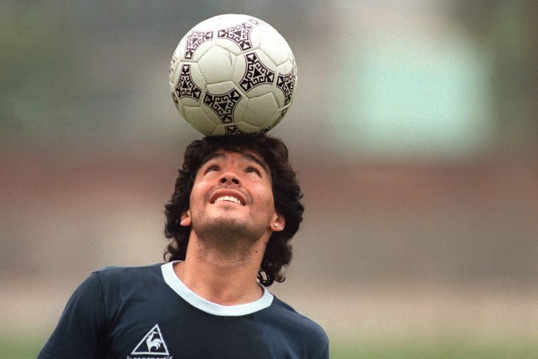Mingea cu care Maradona a marcat Mana lui Dumnezeu scoasa la licitatie