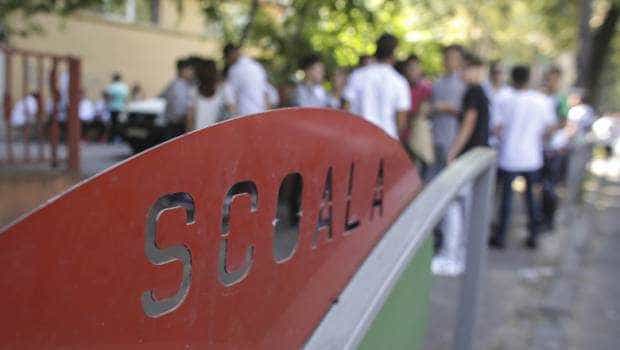 Ministerul Educatiei propune ca bursele sociale ale elevilor sa fie acordate numai pe durata cursurilor scolare eliminand plata in vacante