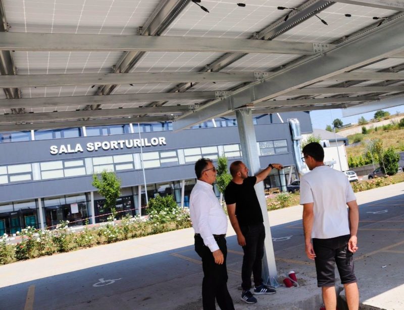 Mioveni Panourile fotovoltaice amplasate la Sala Sporturilor si la Statia de Epurare