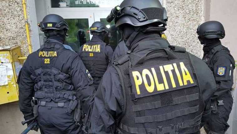Perchezitii in Timis intr un dosar de furturi din locuinte cu un prejudiciu de 1 milion de euro Ancheta a ajuns si la locuinta unui politist